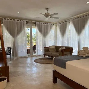 https://noah-beach-hotel-suites.quintano-roohotels.com